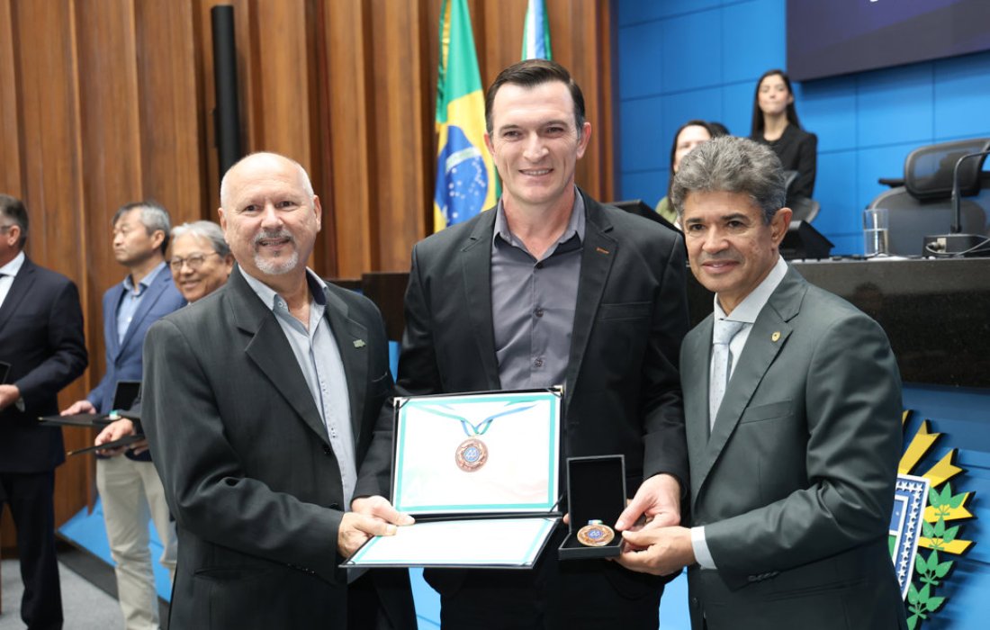 Copagril recebe Medalha do M&eacute;rito Legislativo em homenagem ao Cooperativismo Sul-Mato-Grossense