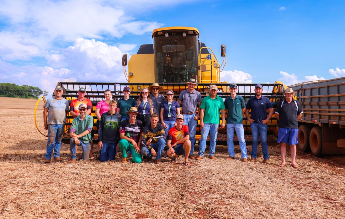 Iniciada colheita de soja do Concurso de Projetos Agr&iacute;colas da ACJC