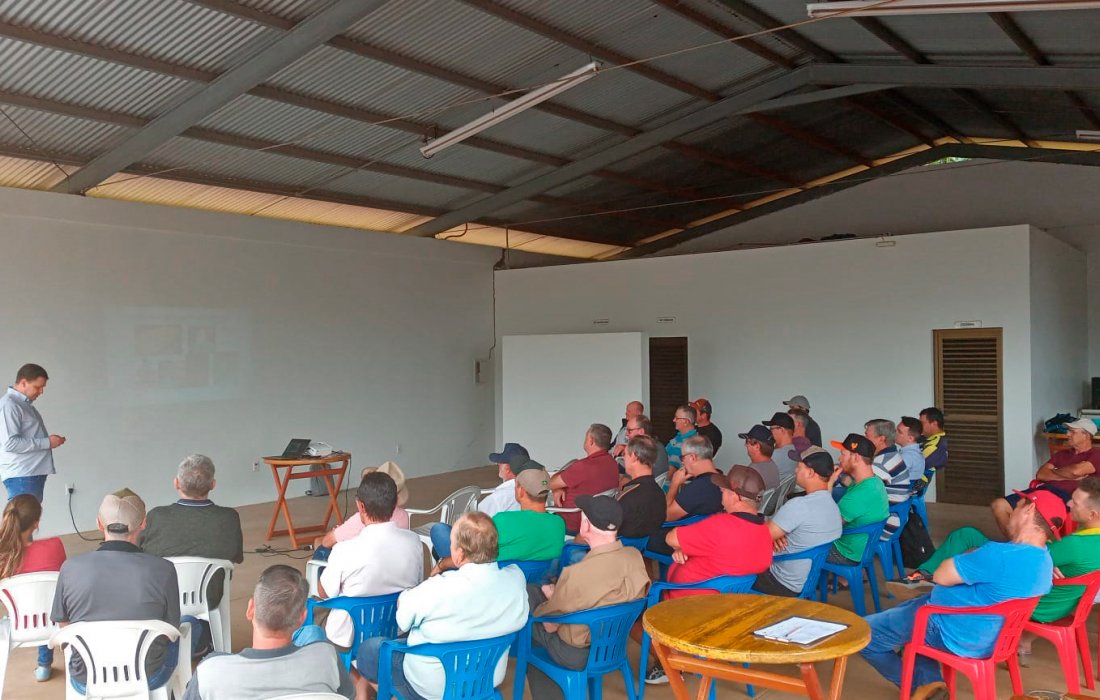 Equipe t&eacute;cnica da Copagril orienta produtores sobre manejo de doen&ccedil;as e nutri&ccedil;&atilde;o foliar