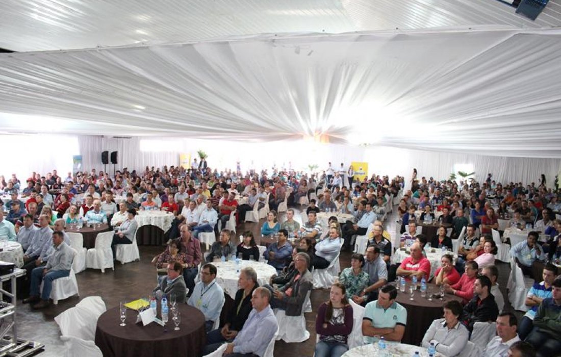 Semin&aacute;rio de soja e milho: Copagril premia associados por alta produtividade