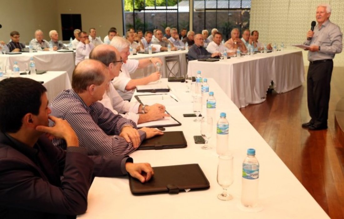 F&oacute;rum dos presidentes das cooperativas do Paran&aacute; &eacute; realizado em Cafel&acirc;ndia