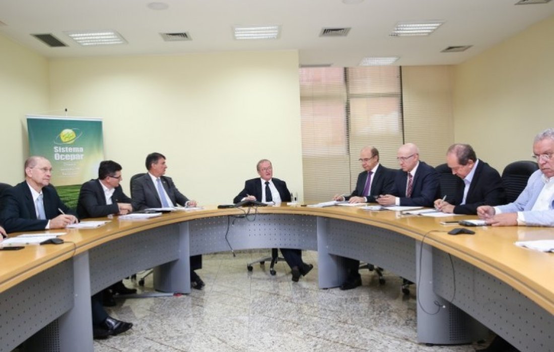 Diretores da Ocepar participam de reuni&atilde;o antes da Assembleia Geral