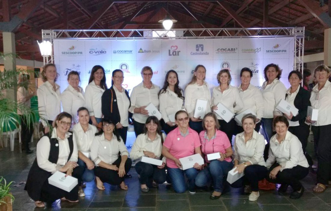 Comitiva representa Copagril no Encontro Estadual de Lideran&ccedil;as Femininas em Maring&aacute;
