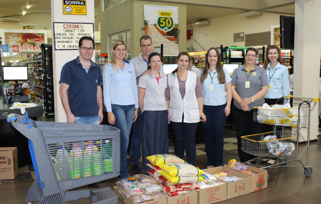 Comit&ecirc;s de jovens da Copagril repassam 350 quilos de alimentos a institui&ccedil;&otilde;es de caridade