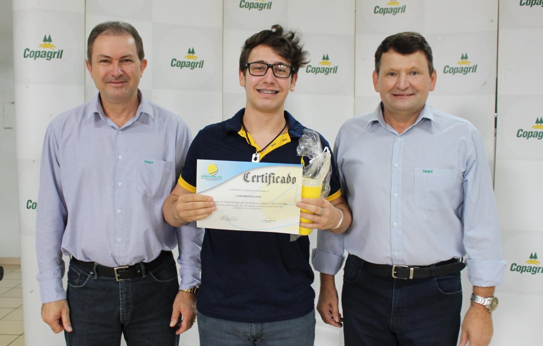 Mulheres e jovens participam de formatura do Curso Modular da Copagril