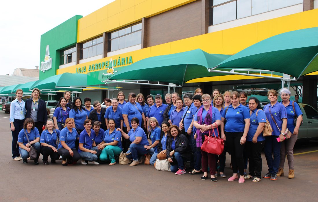 Copagril recebe comitiva de mulheres cooperativistas do Paraguai