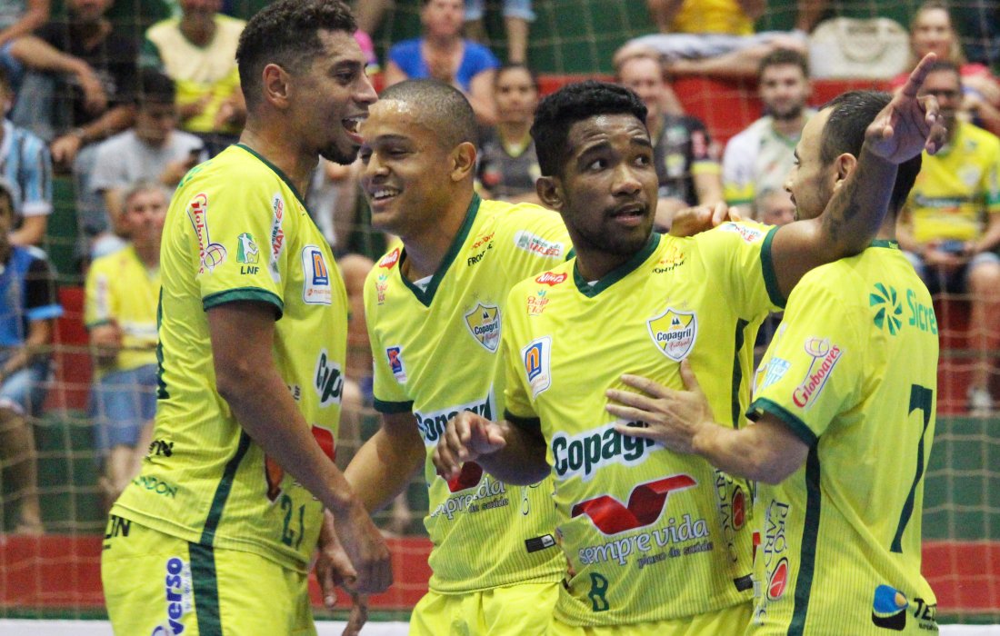 Copagril Futsal goleia o Paranava&iacute; e est&aacute; na semifinal do Paranaense S&eacute;rie Ouro