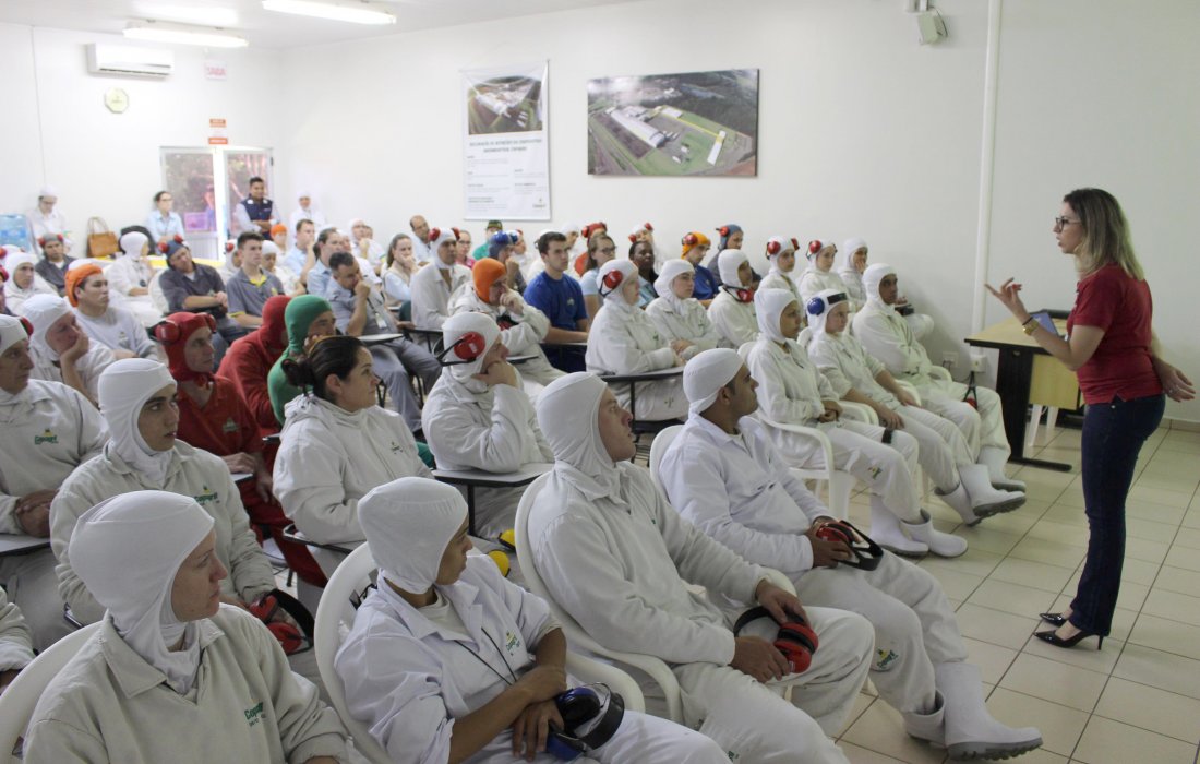 Palestras na Copagril enfocam qualidade e seguran&ccedil;a do alimento 