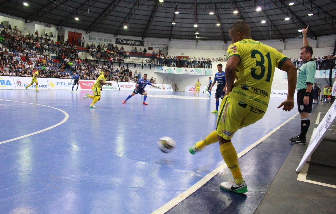 Copagril Futsal ter&aacute; que vencer jogo de volta para seguir no Paranaense