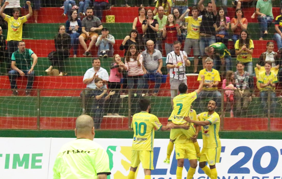 Cinco motivos para assistir a um jogo da Copagril Futsal no gin&aacute;sio Ney Braga