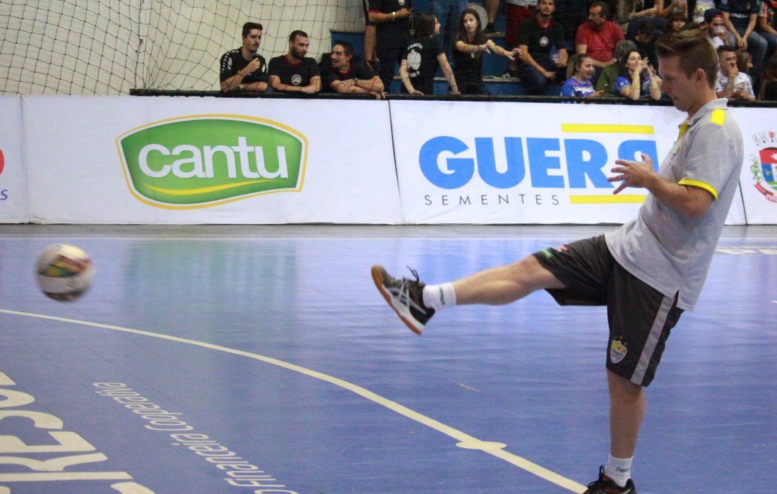 Treinador de goleiros da Copagril Futsal ministrar&aacute; curso de prepara&ccedil;&atilde;o espec&iacute;fica para goleiros