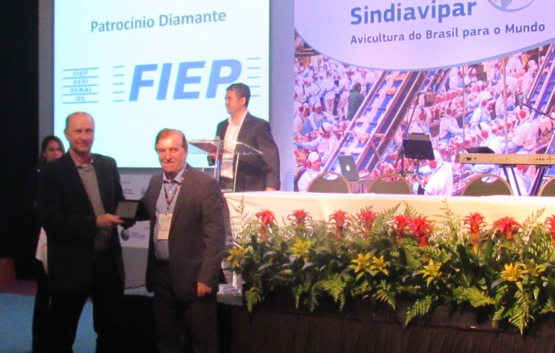 Diretor-presidente da Copagril recebe homenagem do Sindiavipar