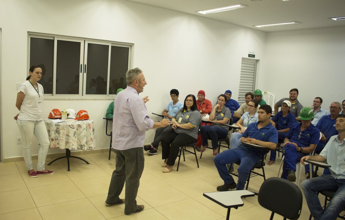 Copagril realiza palestras para funcion&aacute;rios sobre preven&ccedil;&atilde;o &agrave; dengue