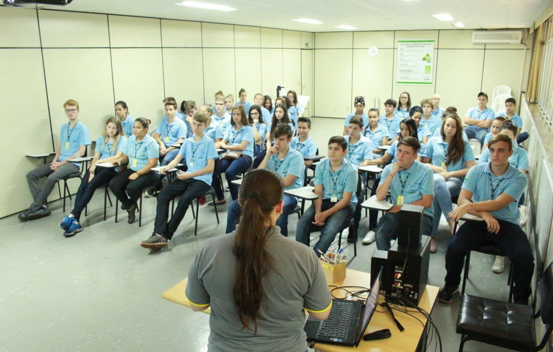 Jovens aprendizes da Copagril realizam atividades de integra&ccedil;&atilde;o
