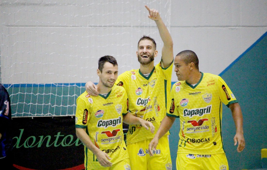 Copagril Futsal estreia com vit&oacute;ria no Paranaense e energiza torcida