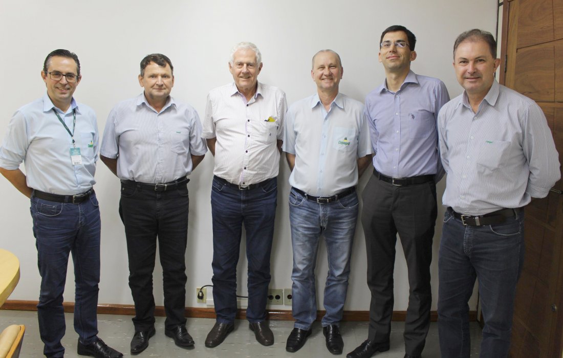 Copagril enaltece trabalho de funcion&aacute;rio do BRDE com 50 anos de casa