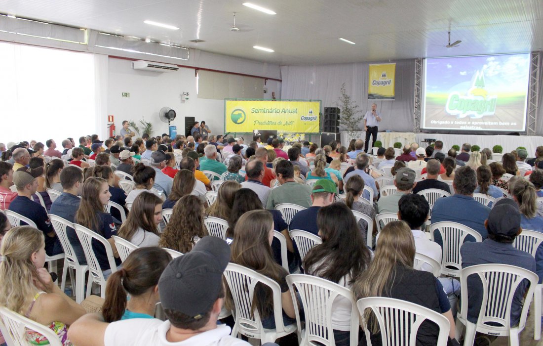 Semin&aacute;rio enfatiza import&acirc;ncia da qualidade da dieta animal na produ&ccedil;&atilde;o de s&oacute;lidos do leite