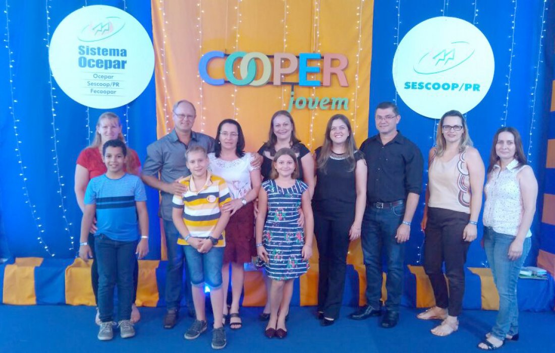 Alunos da &aacute;rea de a&ccedil;&atilde;o da Copagril recebem homenagem em Encontro do Cooperjovem