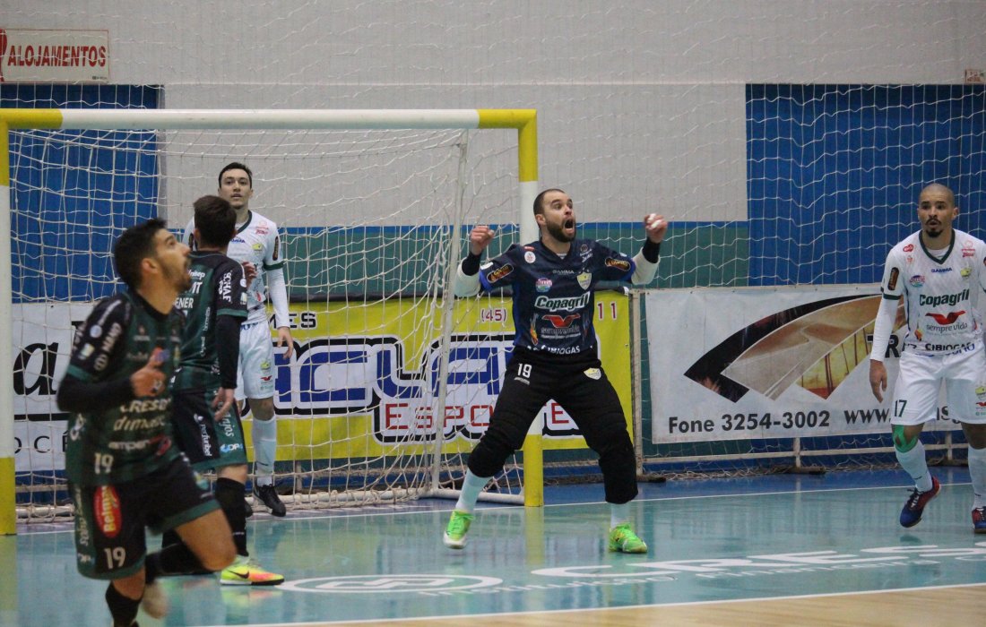 Com defesas brilhantes de Rennan, Copagril bate o Marreco e retoma lideran&ccedil;a da Ouro
