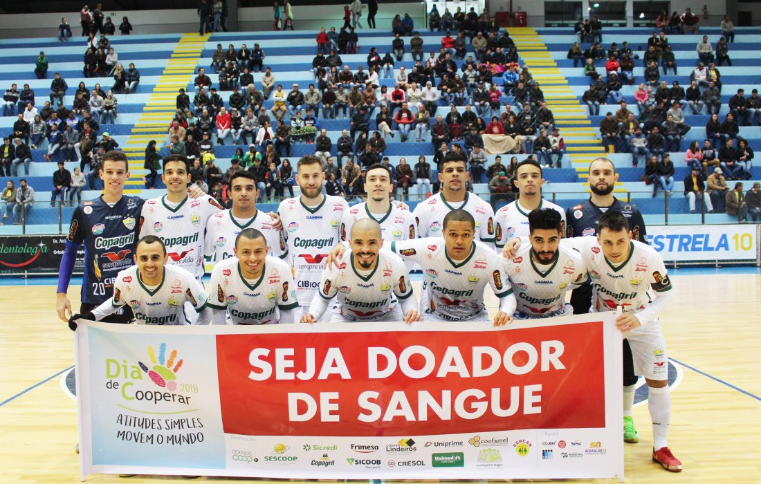 Equipe Copagril Futsal divulga campanha do Dia de Cooperar