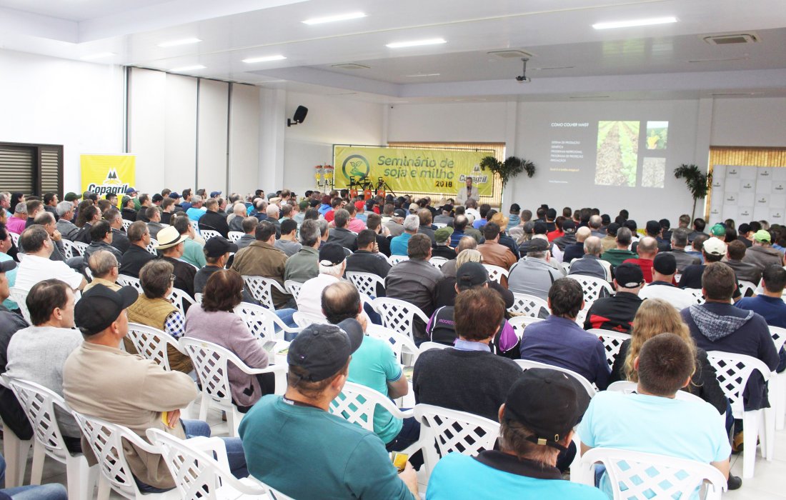 Copagril realiza Semin&aacute;rio de Soja e Milho e homenageia produtores associados