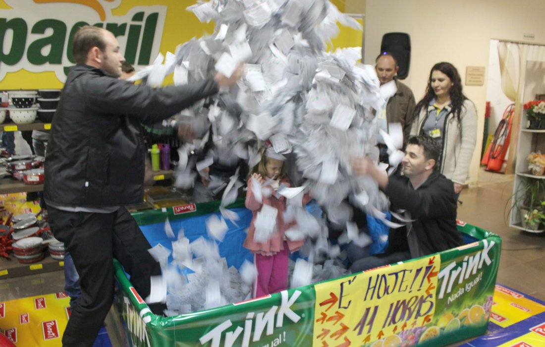 Ganhadora da moto no sorteio da promo&ccedil;&atilde;o Trink e Copagril &eacute; de Quatro Pontes