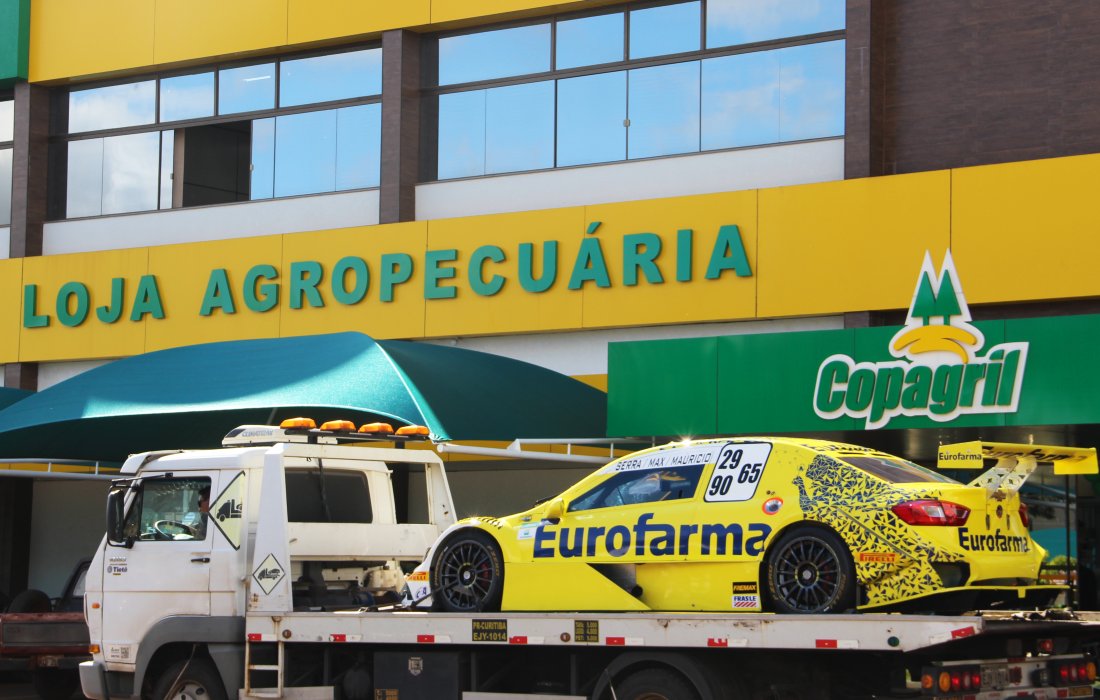 Copagril realiza exposi&ccedil;&atilde;o de carro da Stock Car em Marechal C&acirc;ndido Rondon