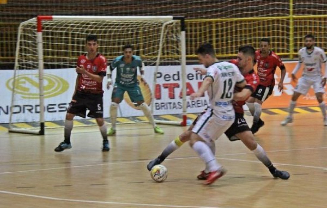 Copagril Futsal vence fora de casa e mant&eacute;m-se na lideran&ccedil;a do Paranaense