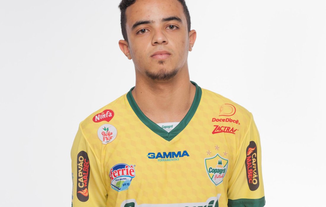 Meira passa por cirurgia do joelho