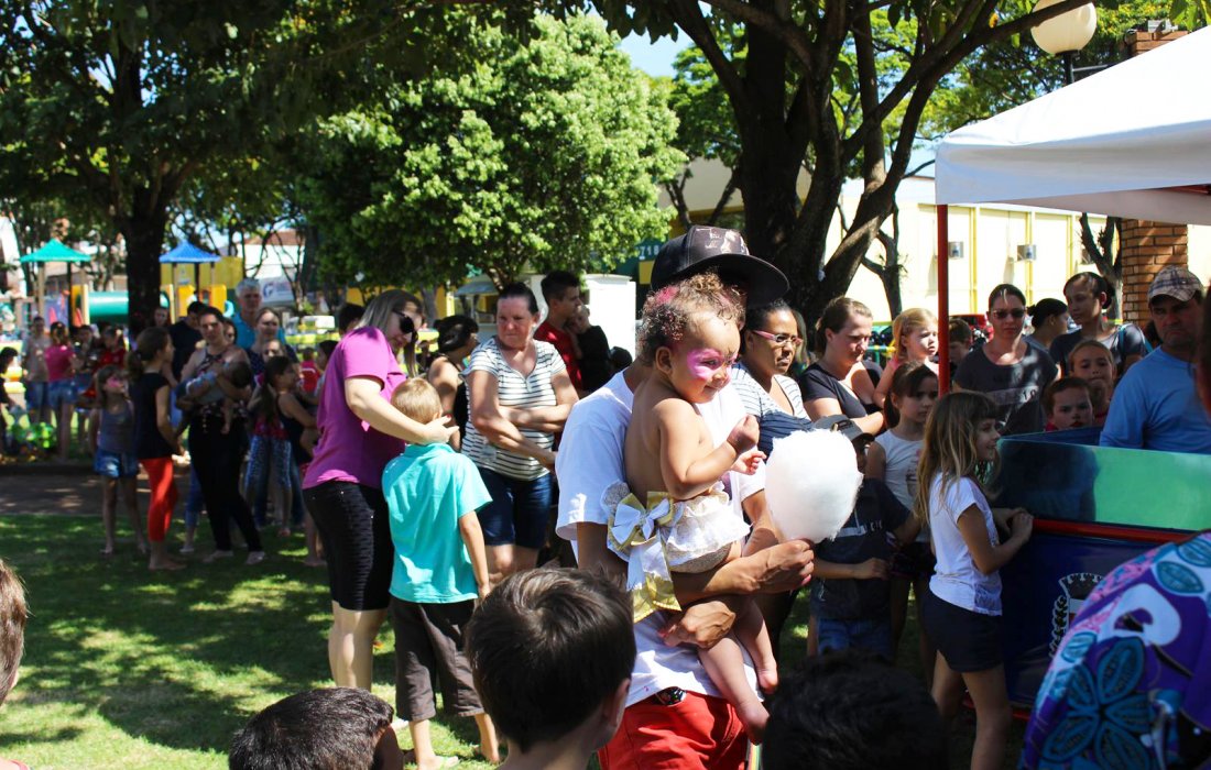Cerca de 2.000 crian&ccedil;as participam do Brincando na Pra&ccedil;a em Nova Santa Rosa