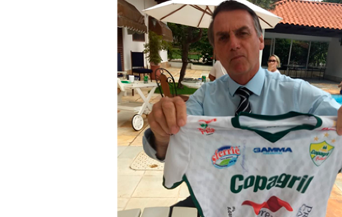 Presidente da Rep&uacute;blica tira foto com camiseta da Copagril Futsal