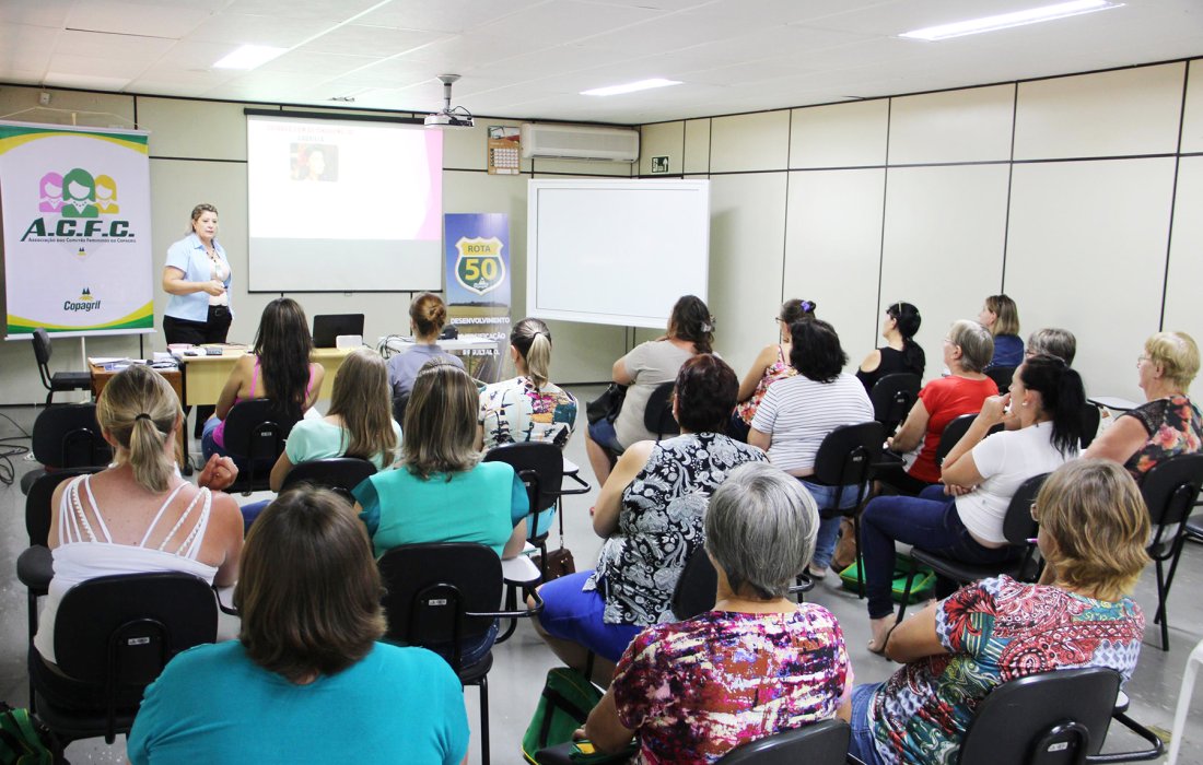 Copagril realiza treinamento para tesoureiras e secretárias dos comitês femininos