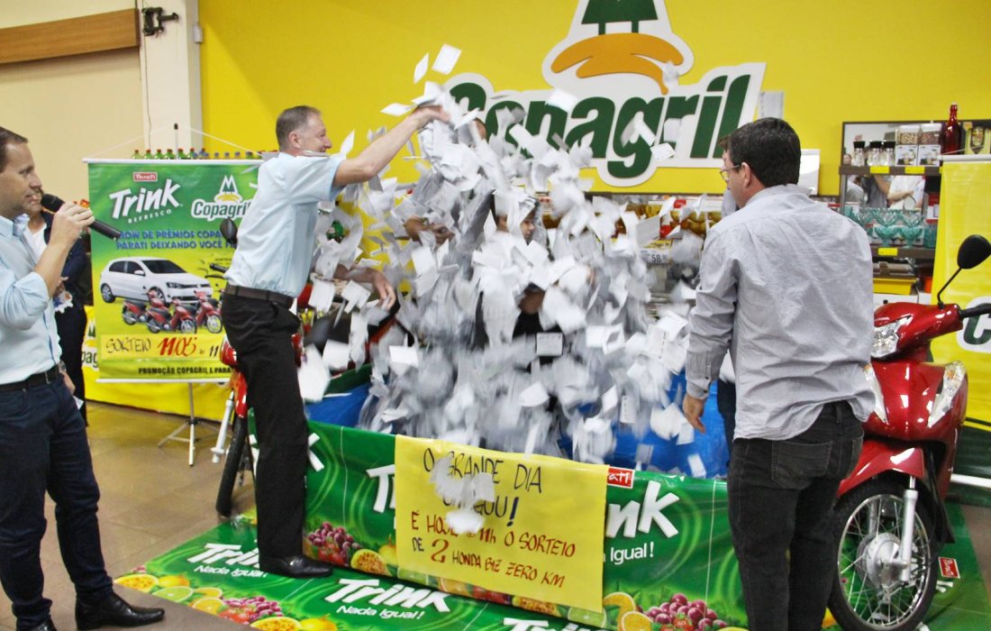 Clientes dos Supermercados Copagril ganham motos em promo&ccedil;&atilde;o