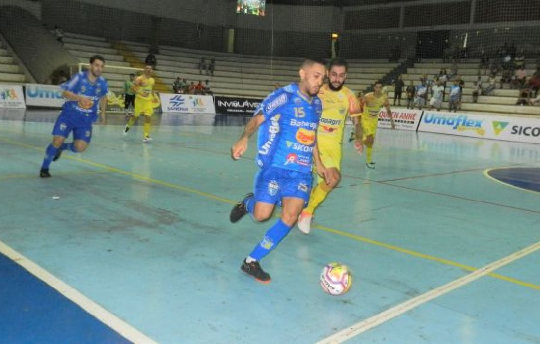Copagril faz bom jogo, mas perde cl&aacute;ssico agitado em Umuarama