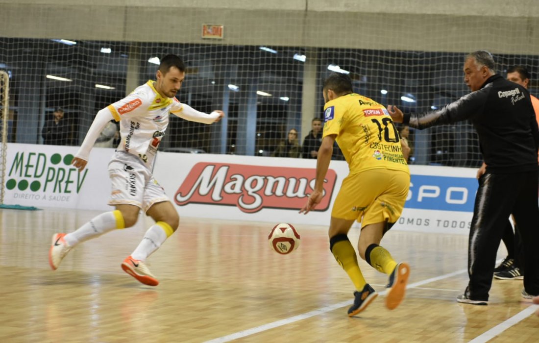 Vilela e Rennan brilham, Bruno Petry se despede e AACC Copagril volta a vencer na LNF