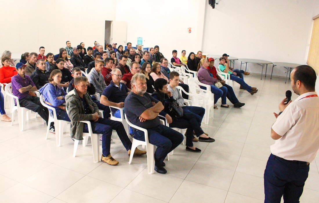 Produtores de su&iacute;nos passam por curso de capacita&ccedil;&atilde;o para certifica&ccedil;&atilde;o