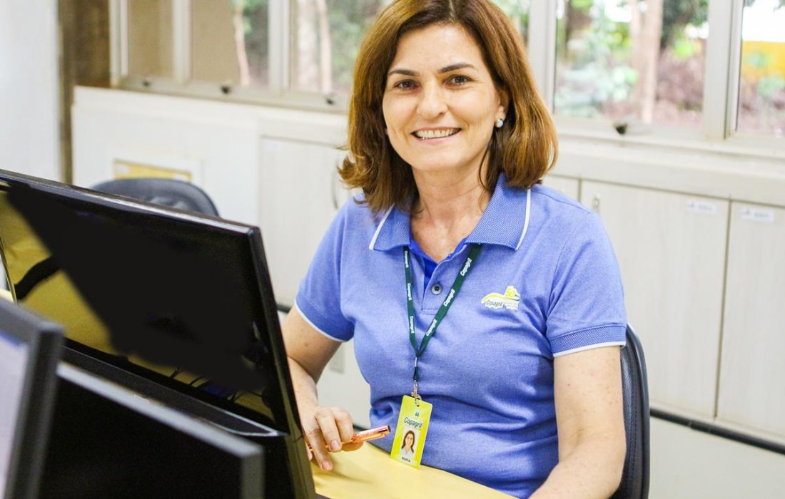 Maria Ely completa 40 anos no primeiro emprego