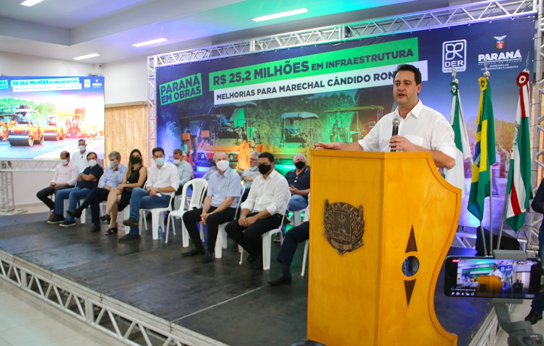 Governador anuncia obras em ato realizado na Associa&ccedil;&atilde;o da Copagril