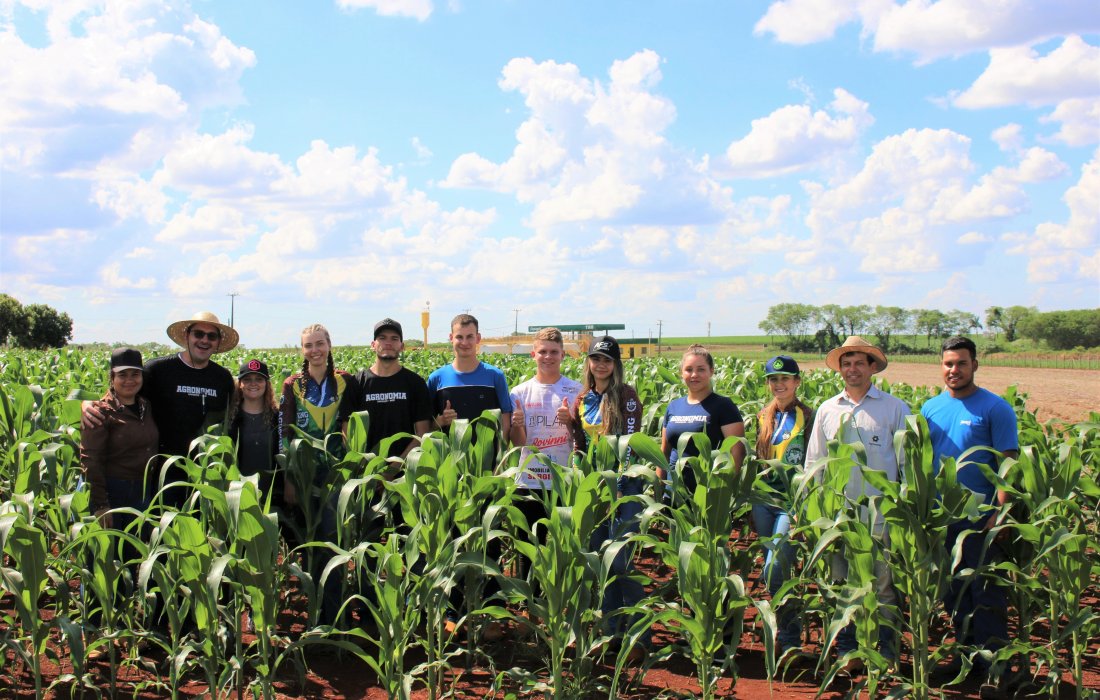 Acad&ecirc;micos de agronomia da Unioeste visitam Esta&ccedil;&atilde;o Experimental da Copagril