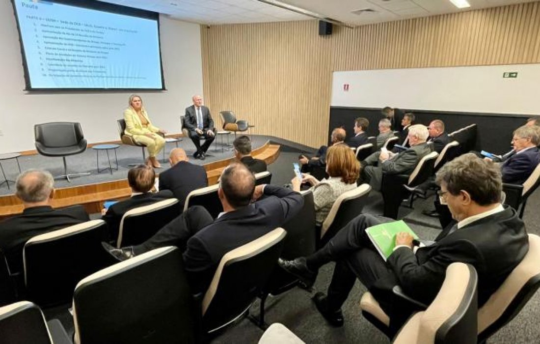 Presidente Eloi podkowa se re&uacute;ne com parlamentares da Frencoop em Bras&iacute;lia
