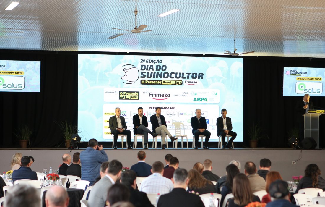 Diretoria da Copagril participa de evento alusivo ao Dia do Suinocultor