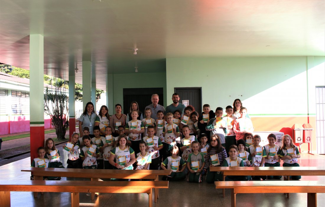 Copagril conclui entrega de materiais do Programa Cooperjovem em 21 escolas
