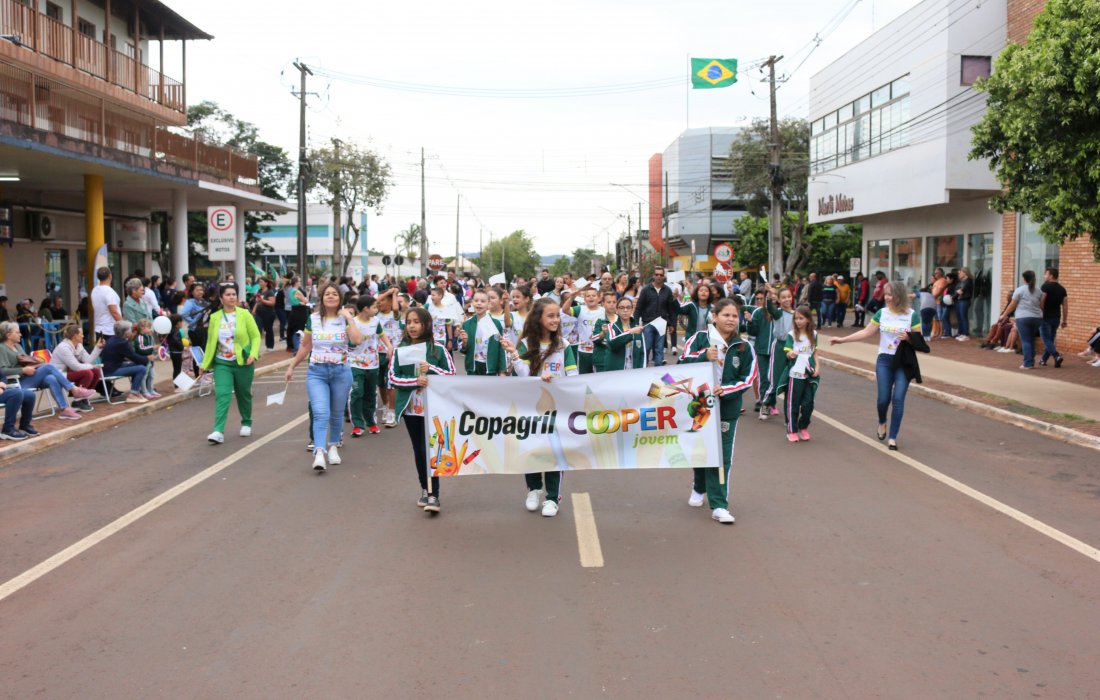 Escolas apoiadas pelo Programa Cooperjovem celebram independ&ecirc;ncia do Brasil e o cooperativismo