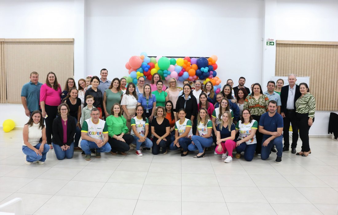 Cooperjovem: professores se reuniram para apresenta&ccedil;&atilde;o de projetos e encerramento do cronograma 2023