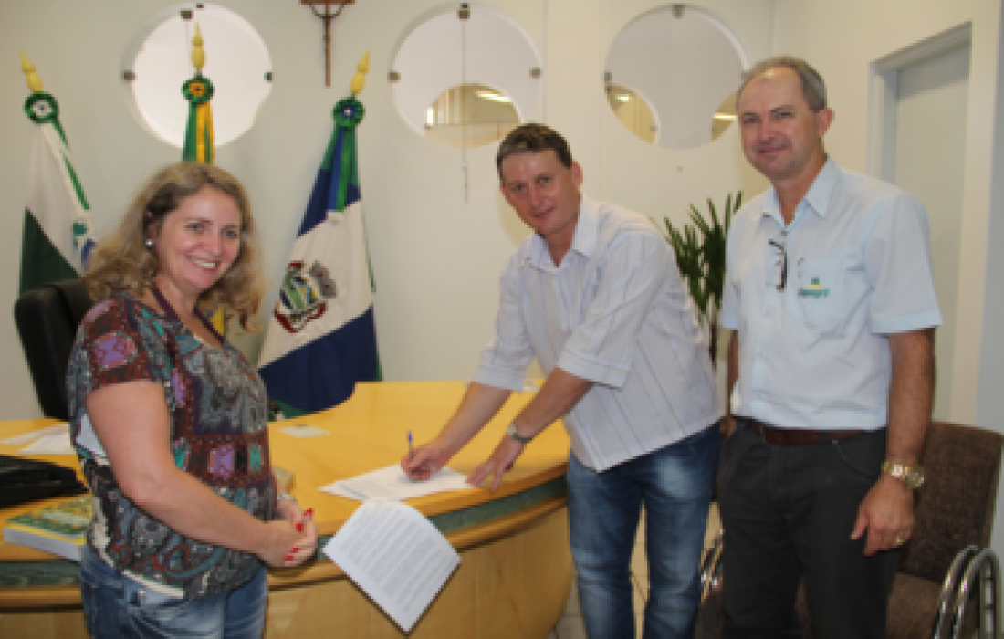 Mais tr&ecirc;s munic&iacute;pios renovam contrato com a Copagril para participar do Programa Cooperjovem        