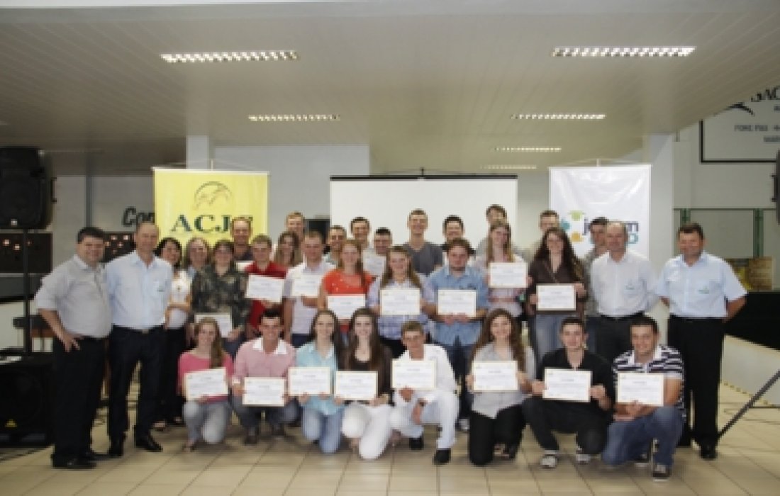  Juventude cooperativista &ndash; formando novos l&iacute;deres e alicerces para o futuro