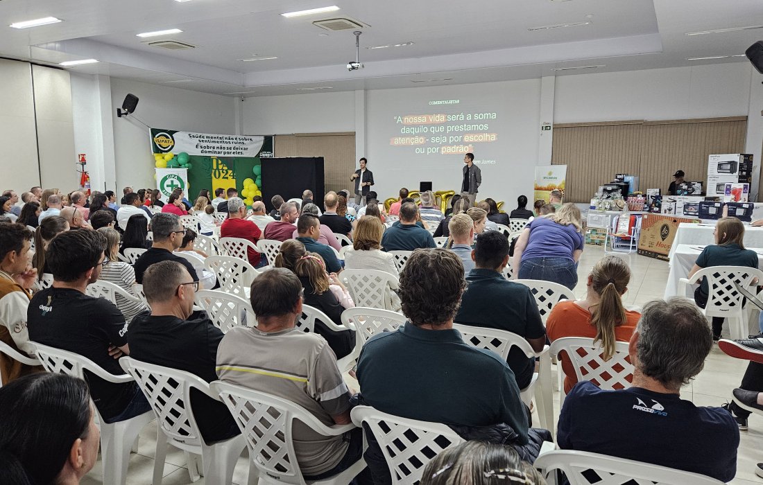 Apresenta&ccedil;&atilde;o dos Mentalistas marca encerramento da Sipat Copagril 2024
