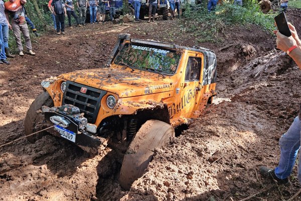 Trilh&atilde;o do Jeep Clube Copagril contou com a presen&ccedil;a de mais de 90 inscritos
