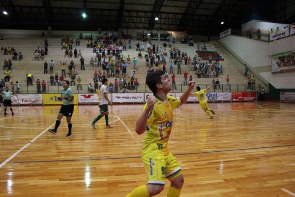 Copagril se mant&eacute;m na lideran&ccedil;a com vit&oacute;ria sobre Dois Vizinhos