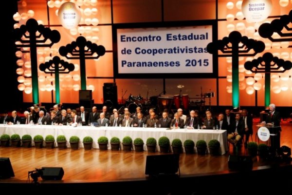 Cooperativas do Paran&aacute; faturam R$ 56,5 bilh&otilde;es e crescem 13% em 2015